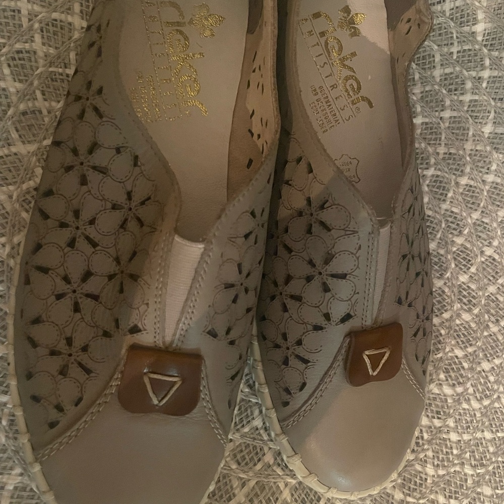 Rieker Women's Taupe Floral Cutout Loafers